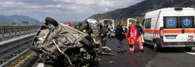 Viaggia verso il Cilento e imbocca svincolo contromano: 1 morto e 5 feriti