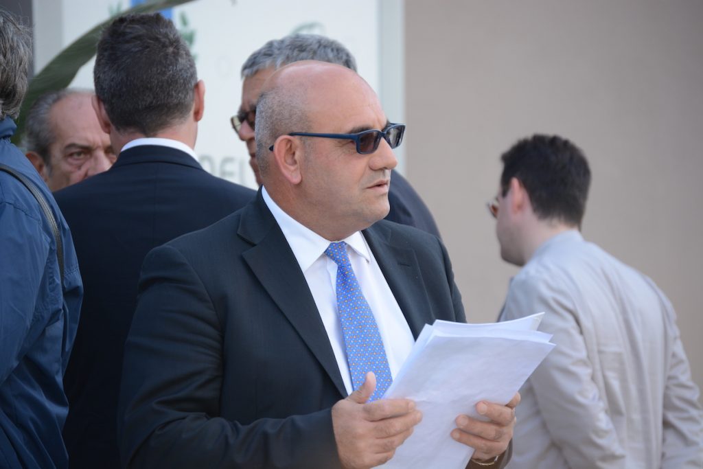 Revocati i domiciliari all’ex sindaco di Santa Marina Giovanni Fortunato: disposto il divieto di dimora