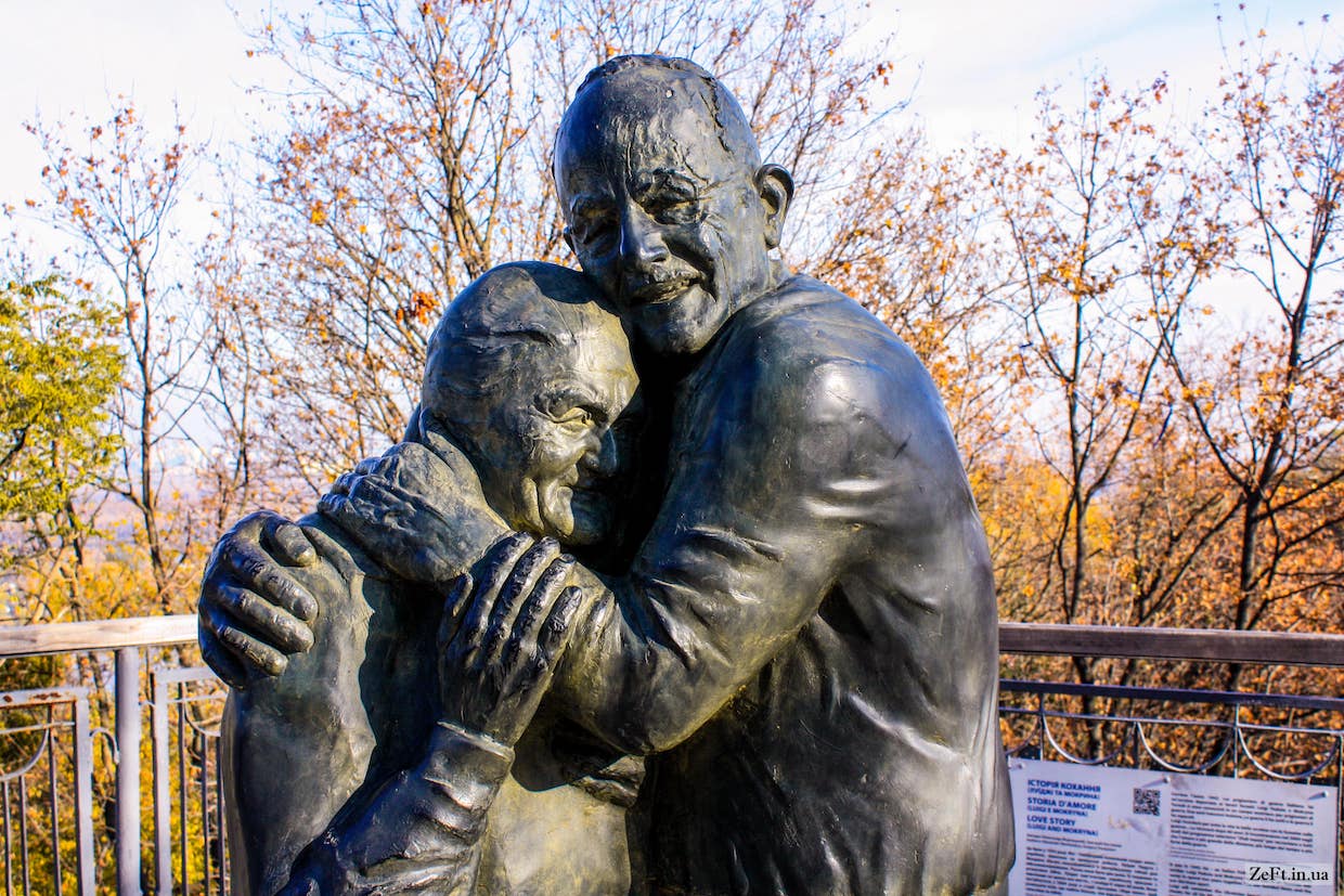 Nel parco di Kiev la statua che celebra l’amore di un maresciallo del Cilento
