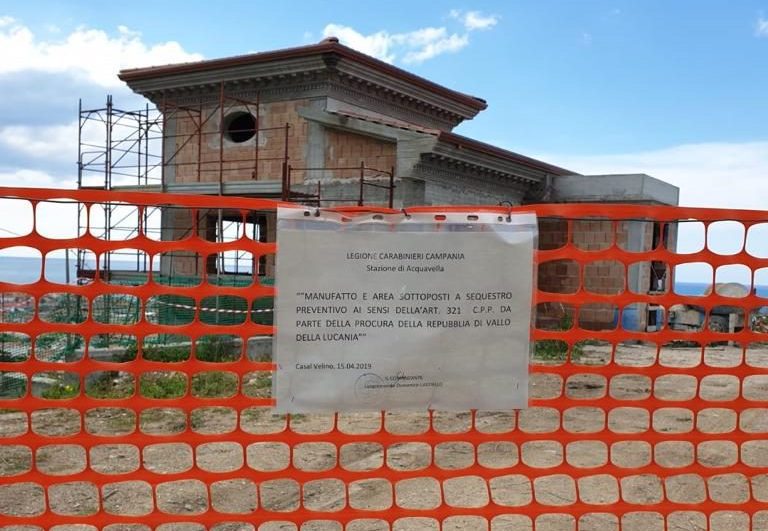 Abusivismo, sequestrata villa in Cilento: è della famiglia del sindaco