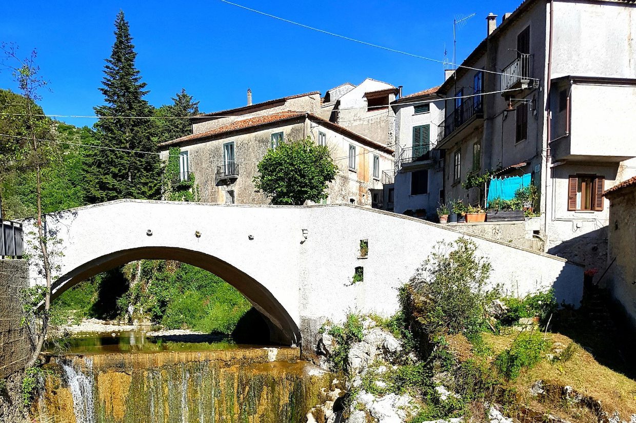 Piaggine, 17 casi Covid: bar e ristoranti aperti solo con asporto