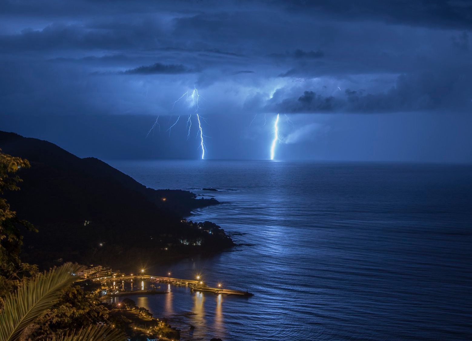 Castellabate, l’isola di Licosa baciata dai fulmini