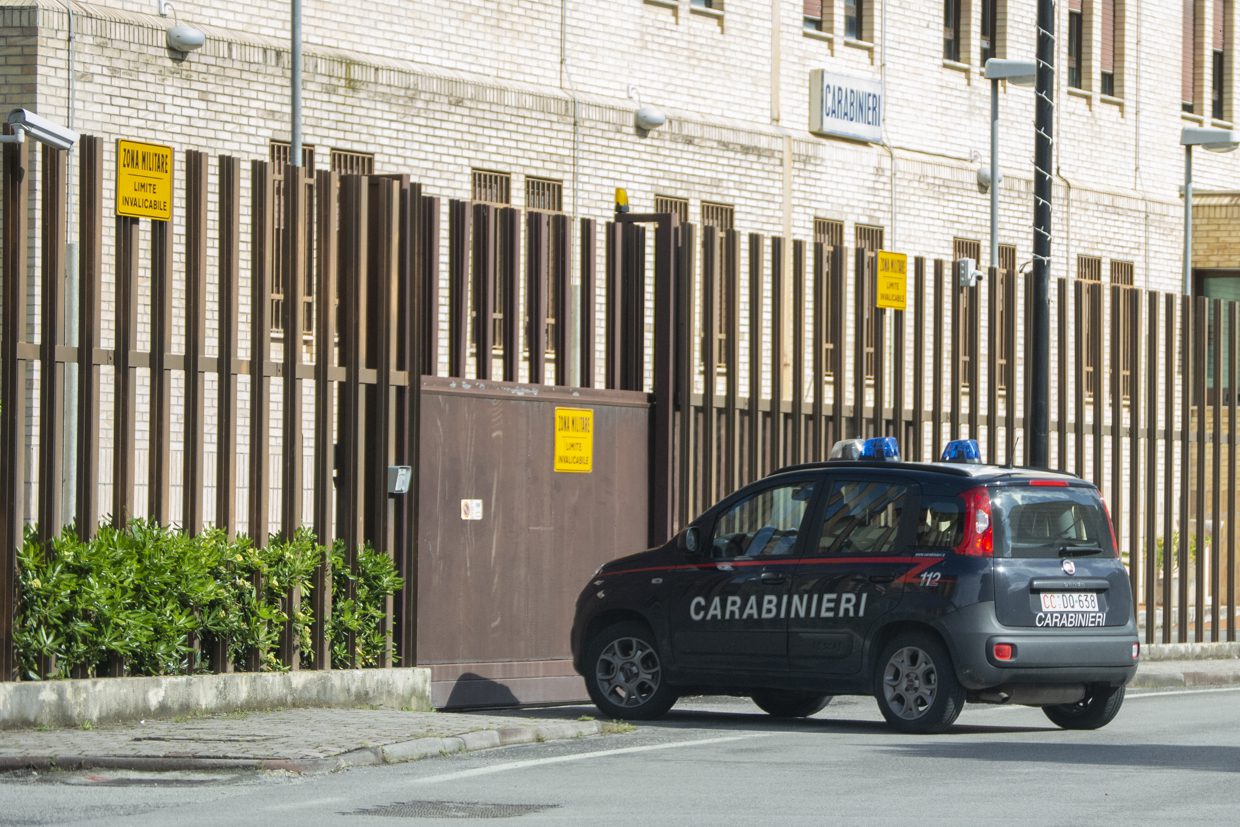 Cilento, picchia carabiniere e prende a calci auto: 34enne arrestato