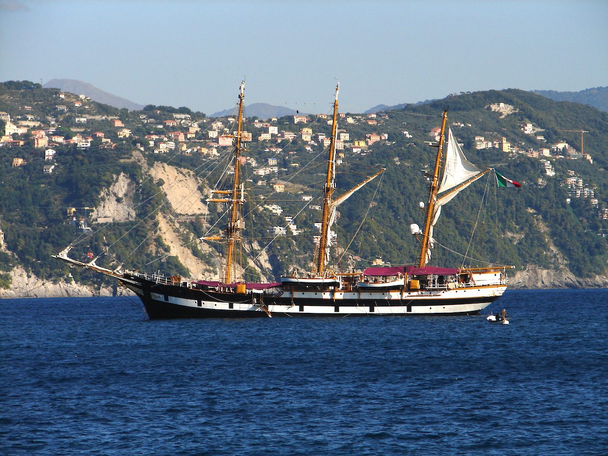 La nave scuola Palinuro torna nel Cilento