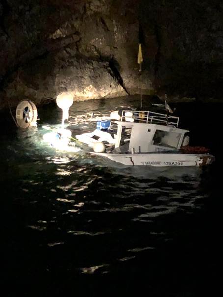 Camerota, pescatore cade in mare: salvato dalla capitaneria di porto