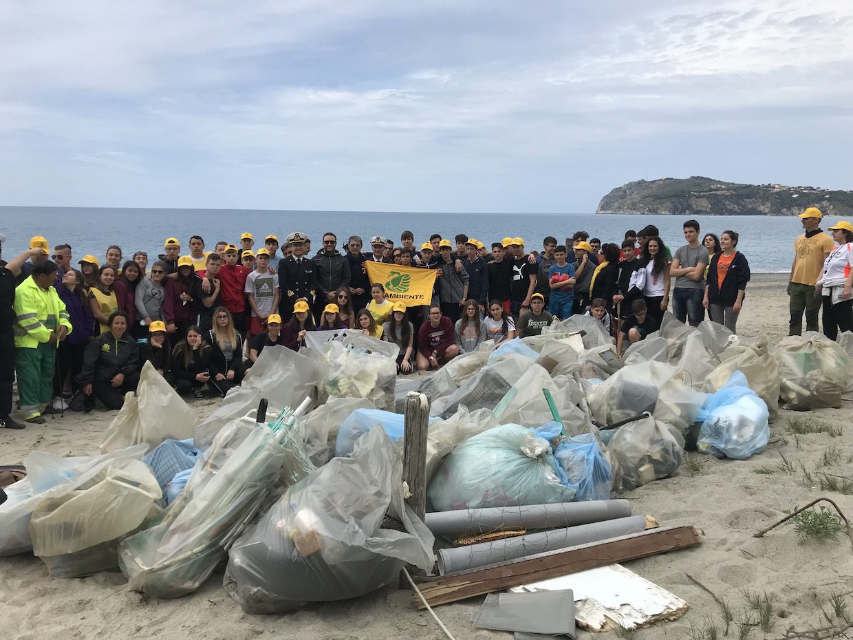 Camerota, l’esercito dei ragazzi per proteggere le dune della Cala del Cefalo