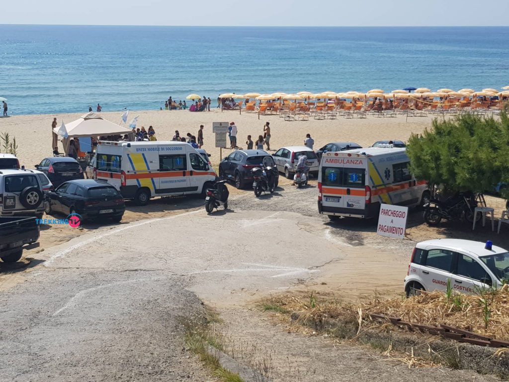 Palinuro, malore in spiaggia: muore a 84 anni