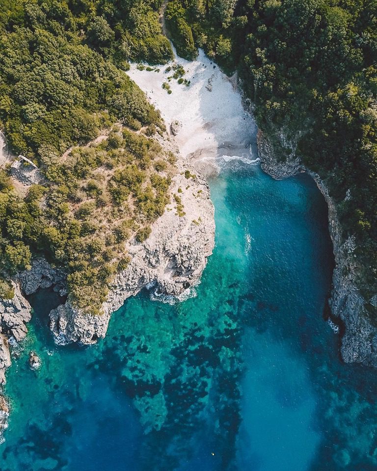 Cala Bianca dal drone: lo scatto è poesia