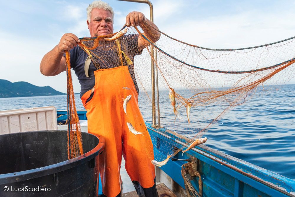 Cilento, la storia di Gianfranco che accompagna i turisti a pescare la loro cena