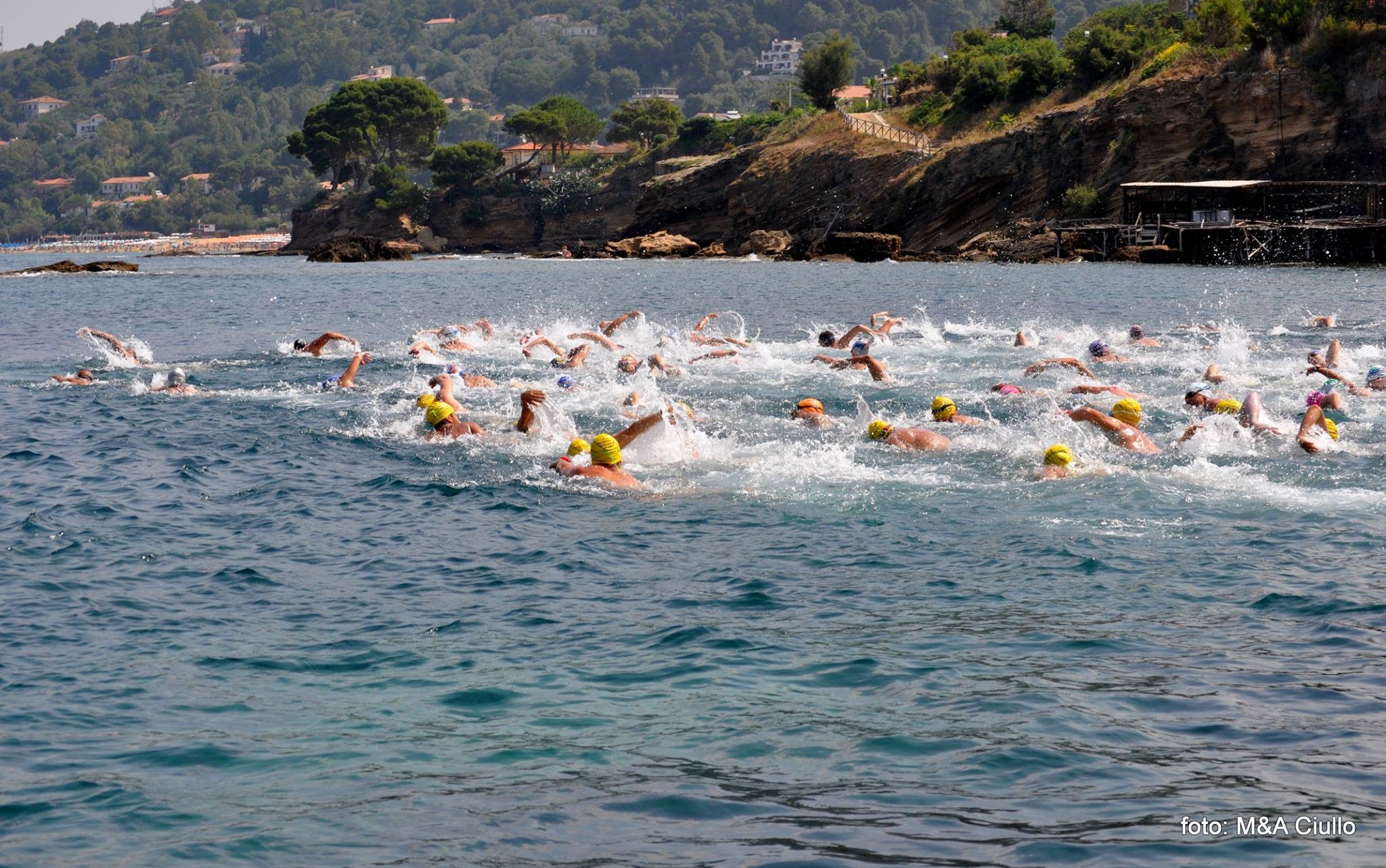 Nuoto di fondo, i migliori si sfidano nelle acque di Castellabate