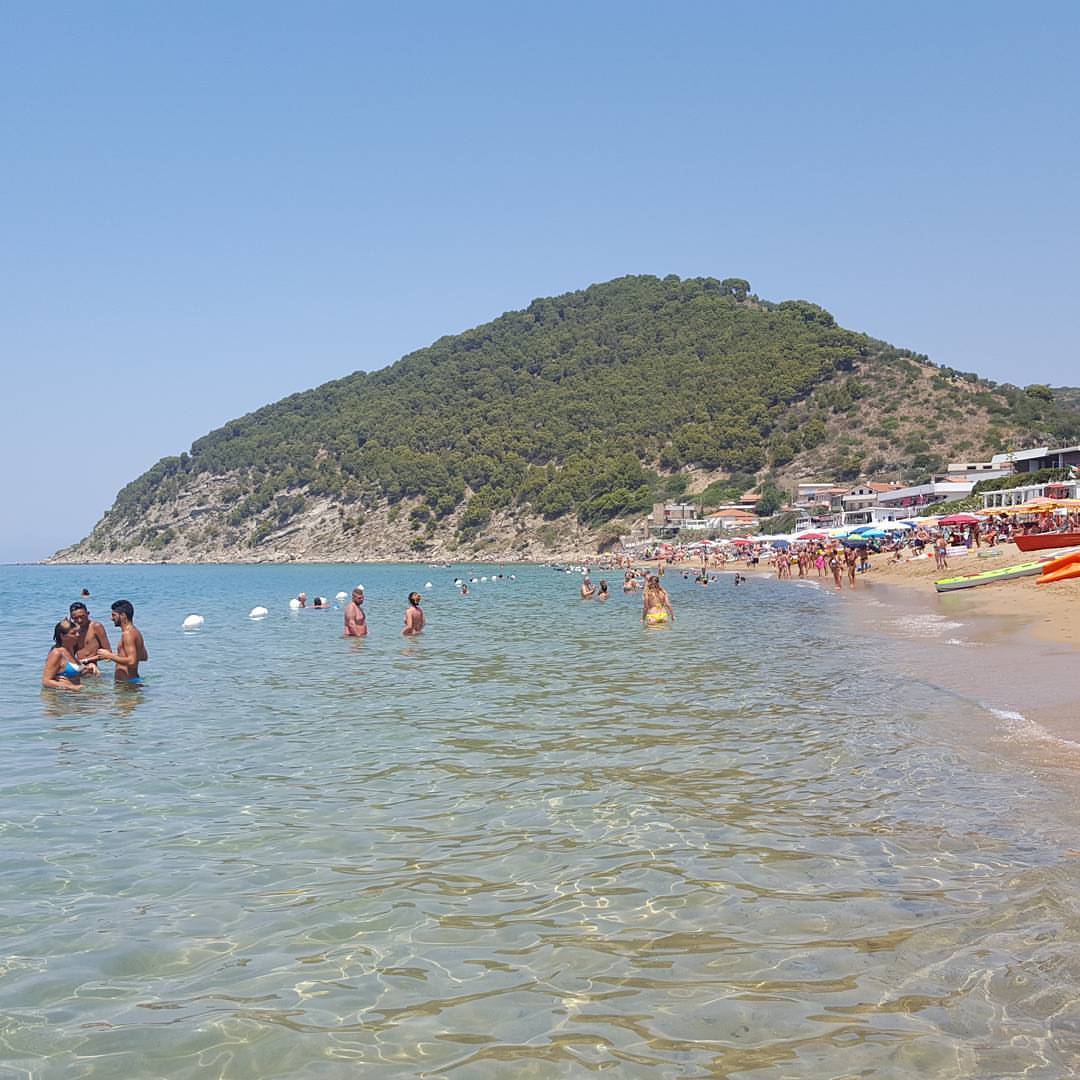 Cilento, mina in spiaggia: sgomberati i lidi e il litorale