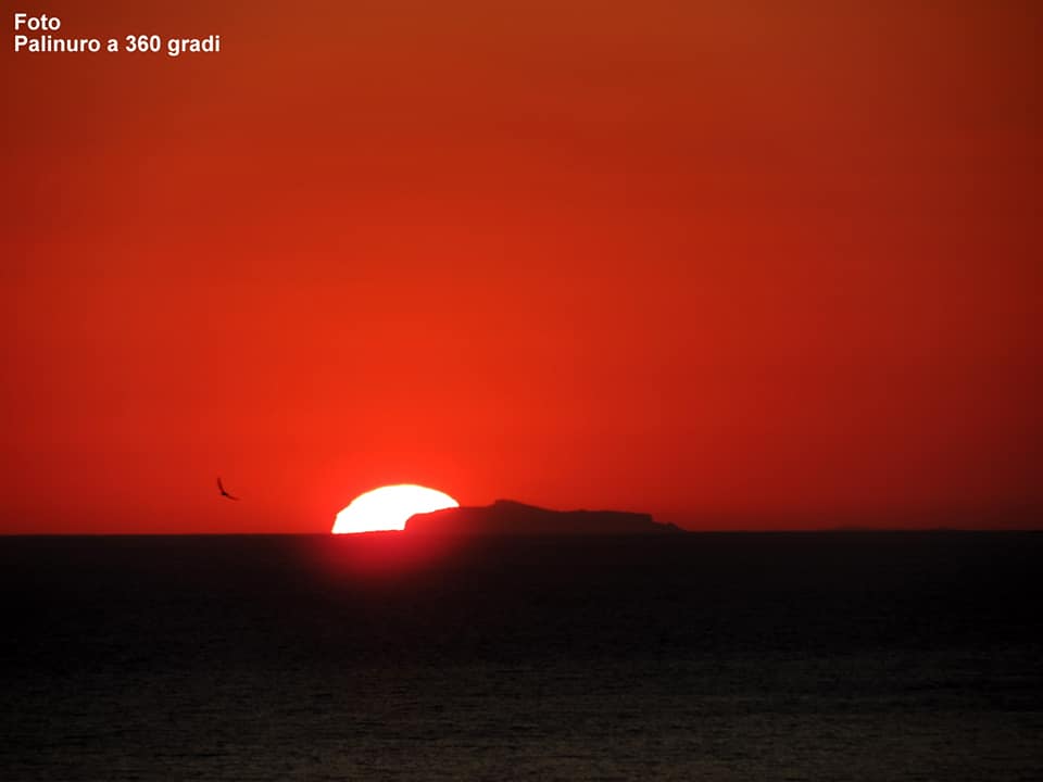 Da Palinuro il tramonto e l’isola di Capri: meraviglie infuocate