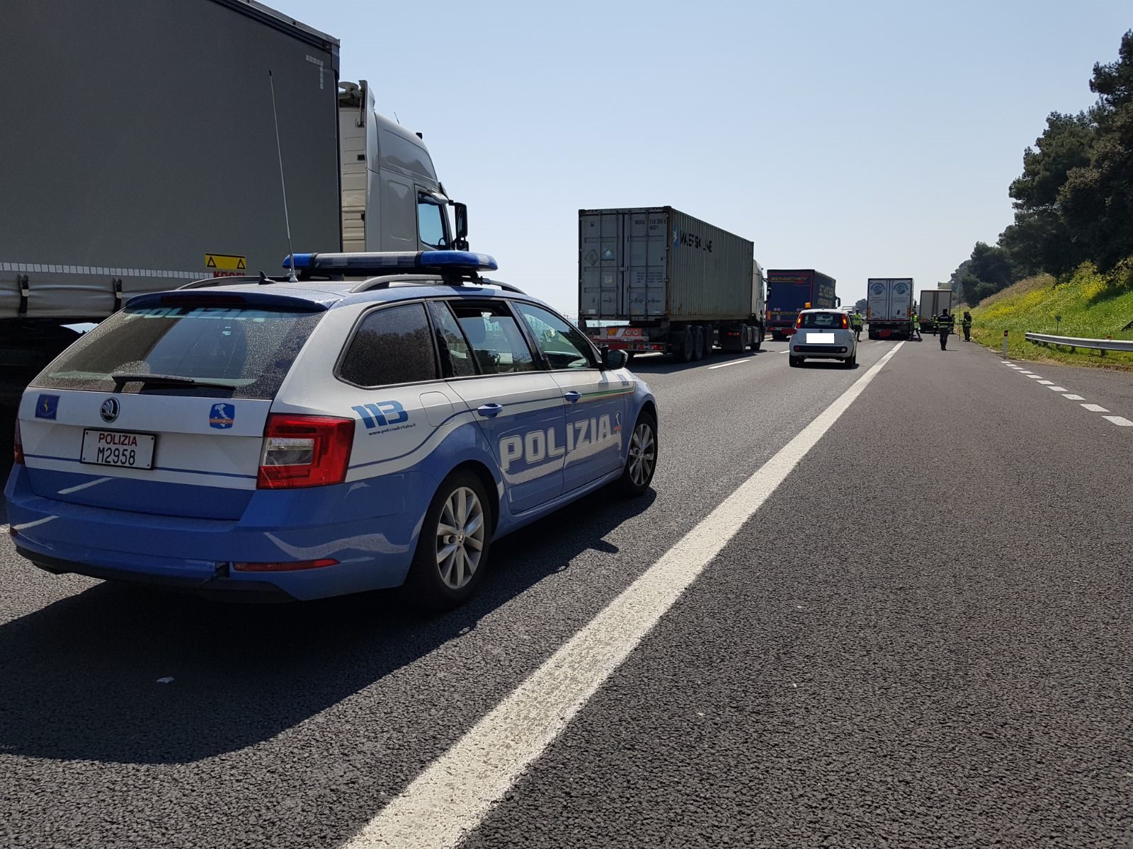 Vagava in autostrada: 43enne soccorso. E’ in stato confusionale