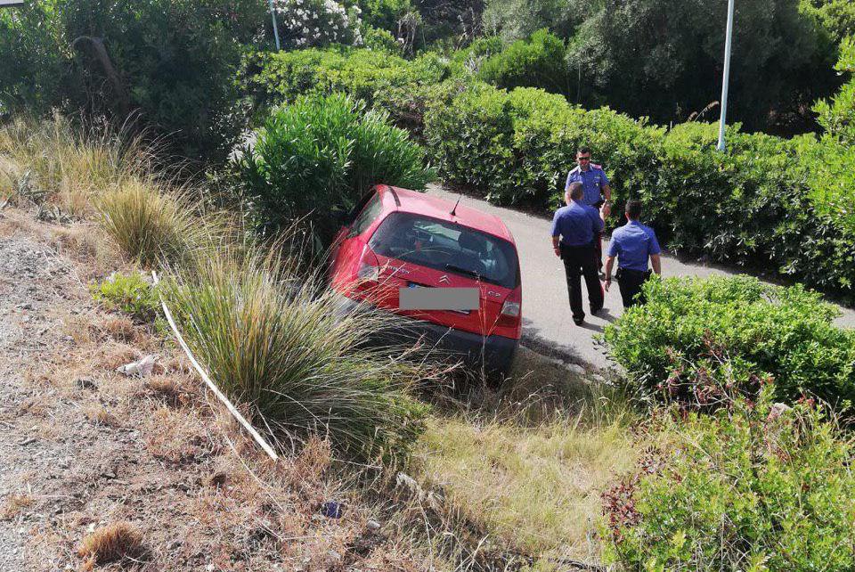 Camerota, 23enne sbanda con l’auto e cade giù