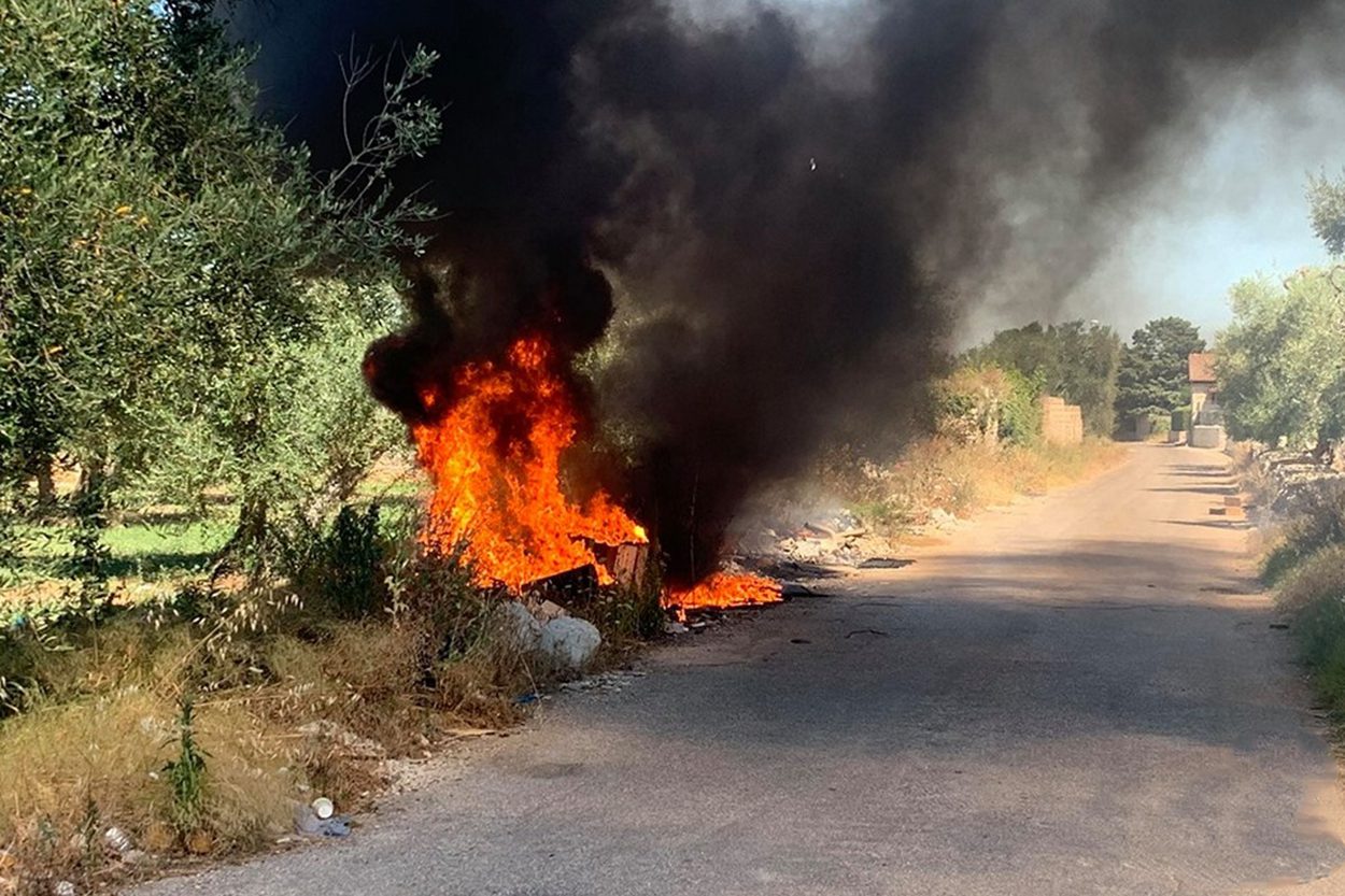 Cilento, incendiavano rifiuti: 3 nei guai