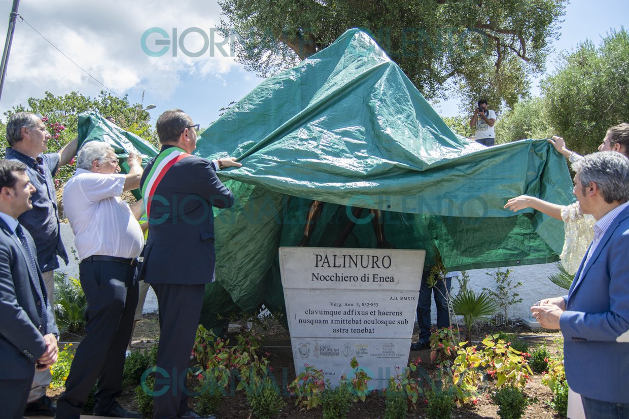 Palinuro, giornata storica: svelata la statua del nocchiero di Enea