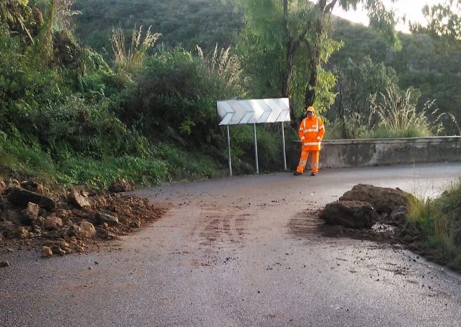 Frana tra Lentiscosa e Marina di Camerota: strada chiusa e poi riaperta