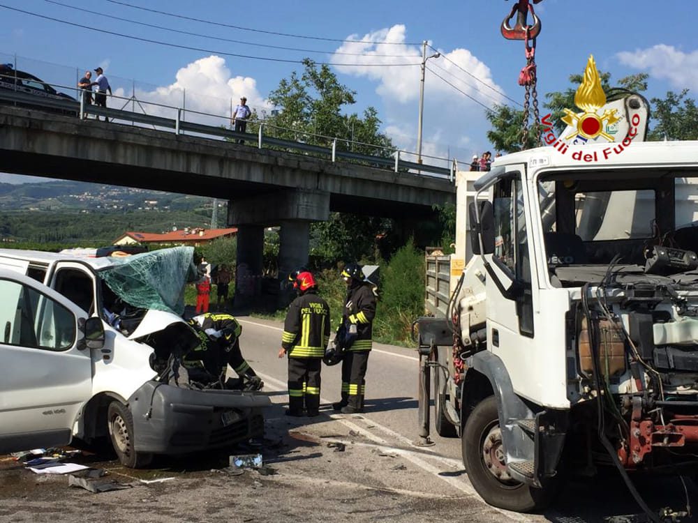 Furgone contro camion: 28enne cilentano in coma