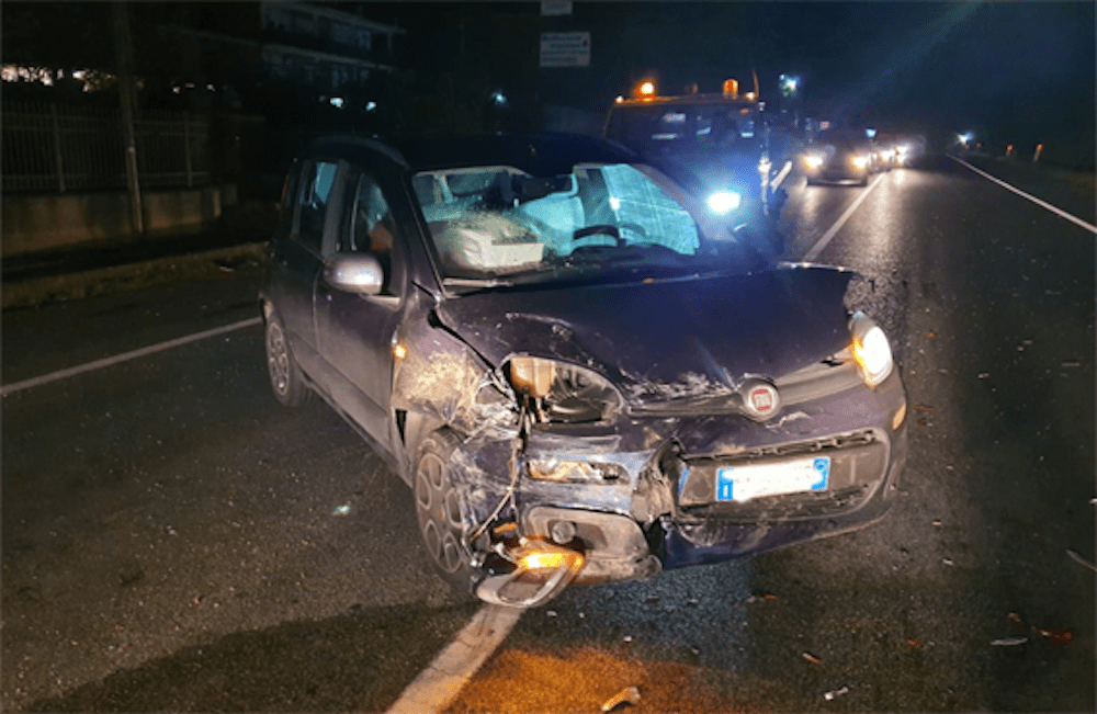 Panda contro Volkswagen, auto distrutte: due feriti