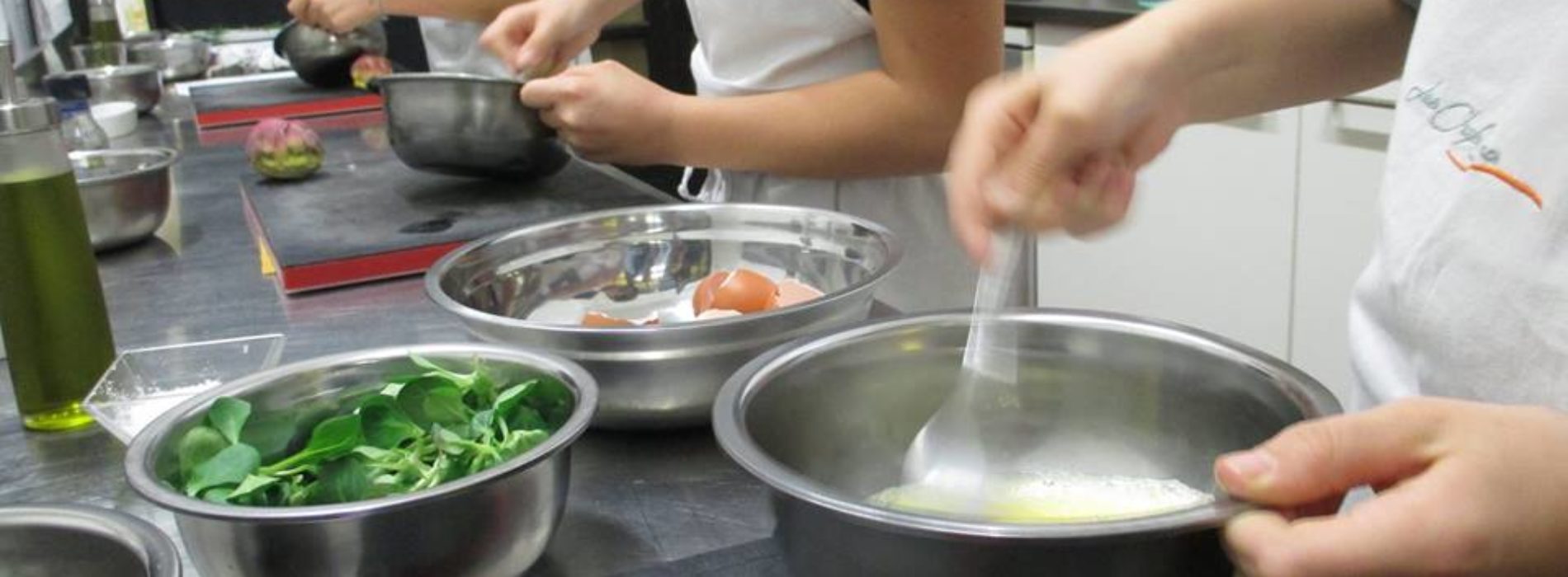 Lezioni di cucina a scuola: 4 alunni intossicati