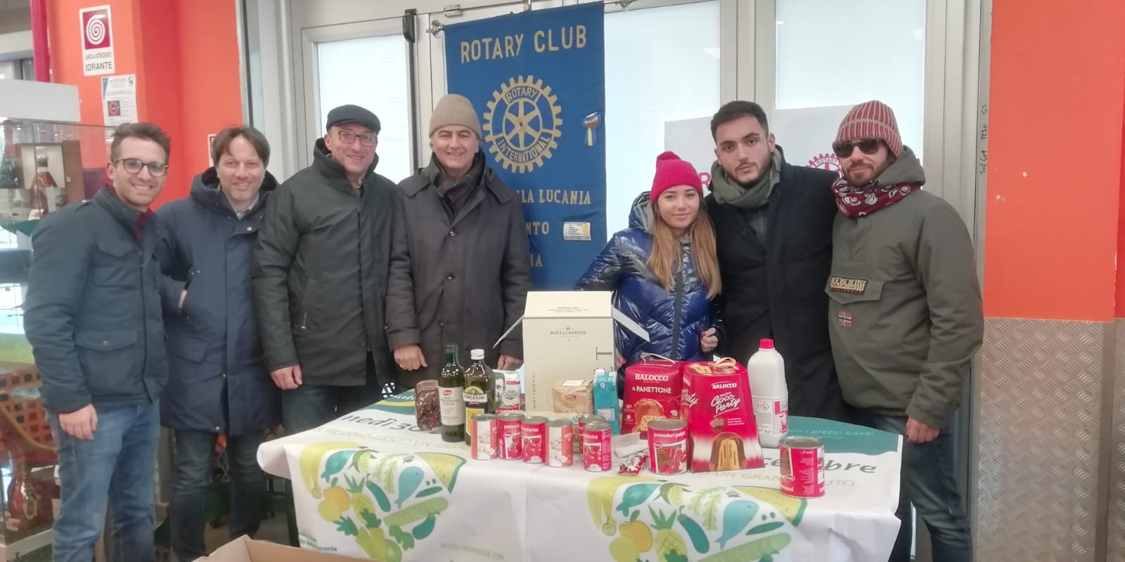 Dal Rotary club Vallo della Lucania pacchi alimentari per i più bisognosi