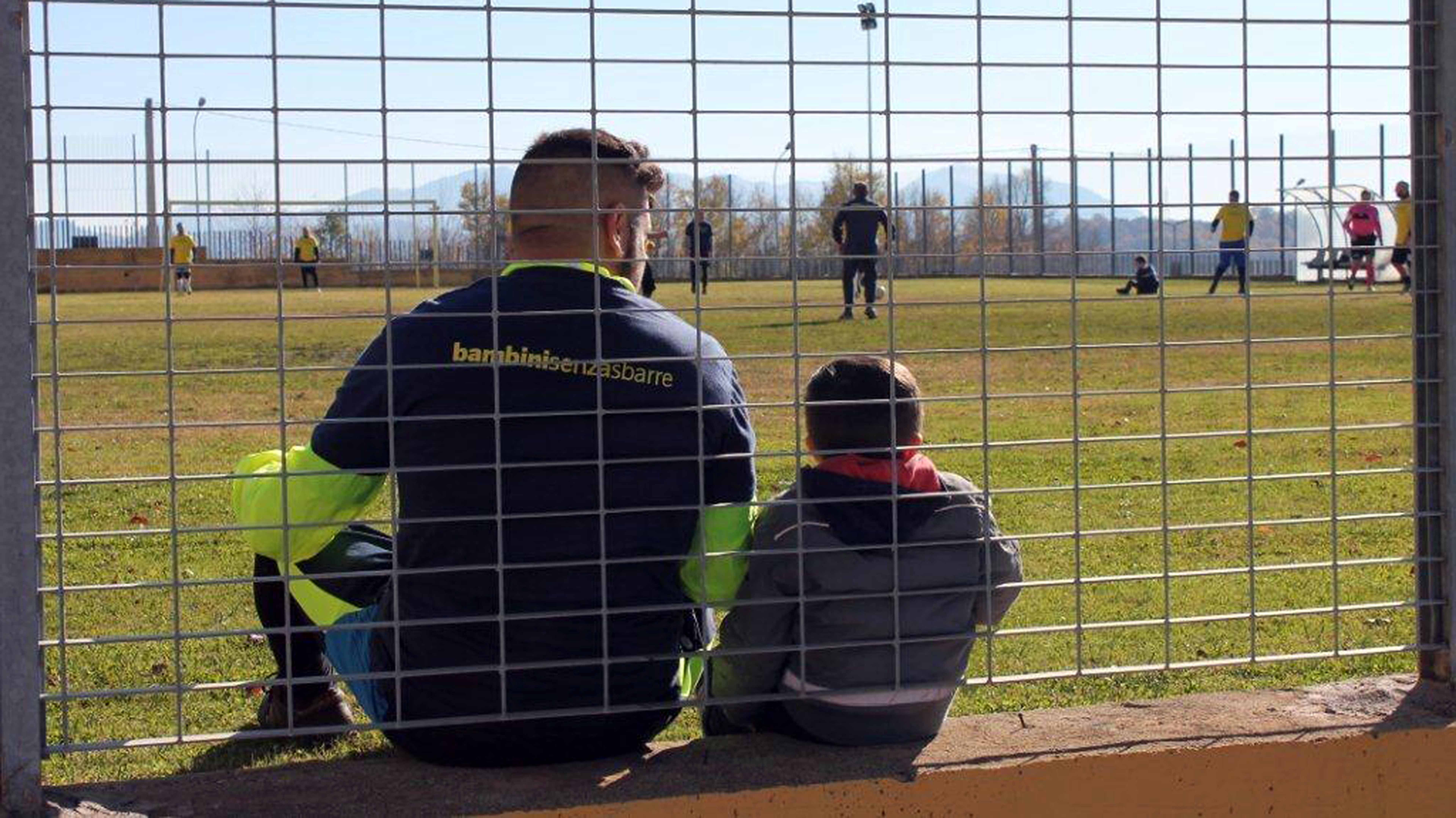 Nel carcere di Eboli la partita tra papà e figli: «Loro non hanno colpe»