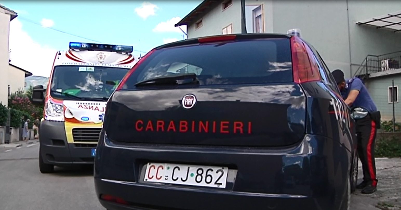 Colpito da un infarto per strada, 71enne salvato dai carabinieri