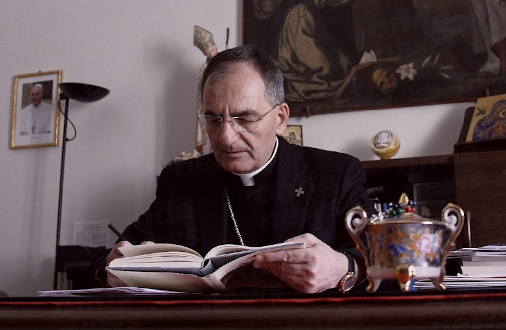 Coronavirus, vescovo De Luca: «Non smetto di pregare per tutti voi»