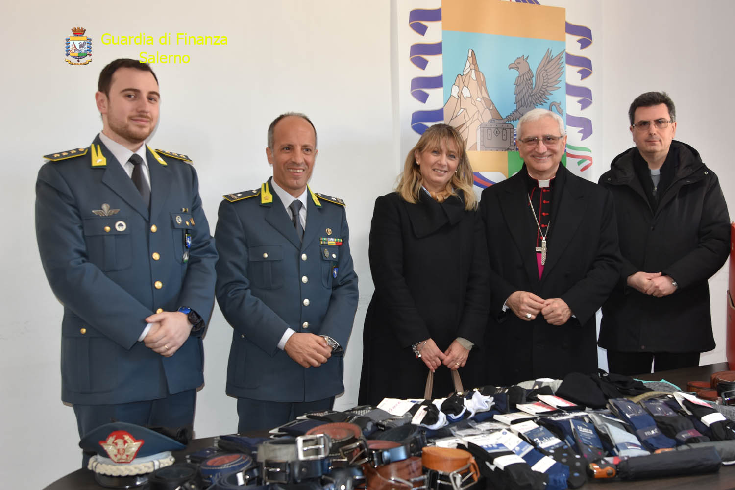 Vallo della Lucania, la Guardia di Finanza dona abbigliamento ai bisognosi