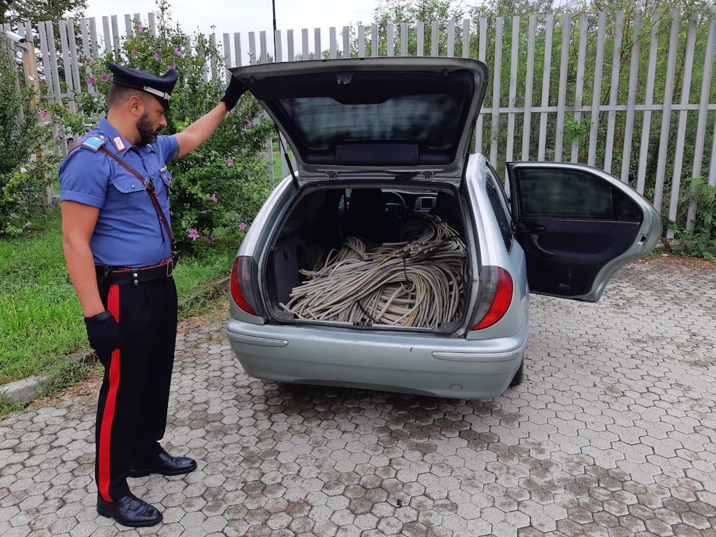 Tenta di rubare rame: 33enne in manette