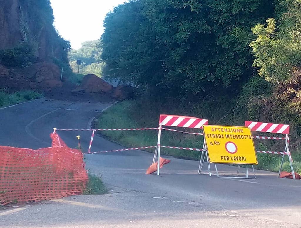 Maltempo, frane e allagamenti: chiuse alcune strade del Cilento