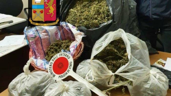 Blitz antidroga: sequestrati 12 chili di marijuana. Arrestata 38enne