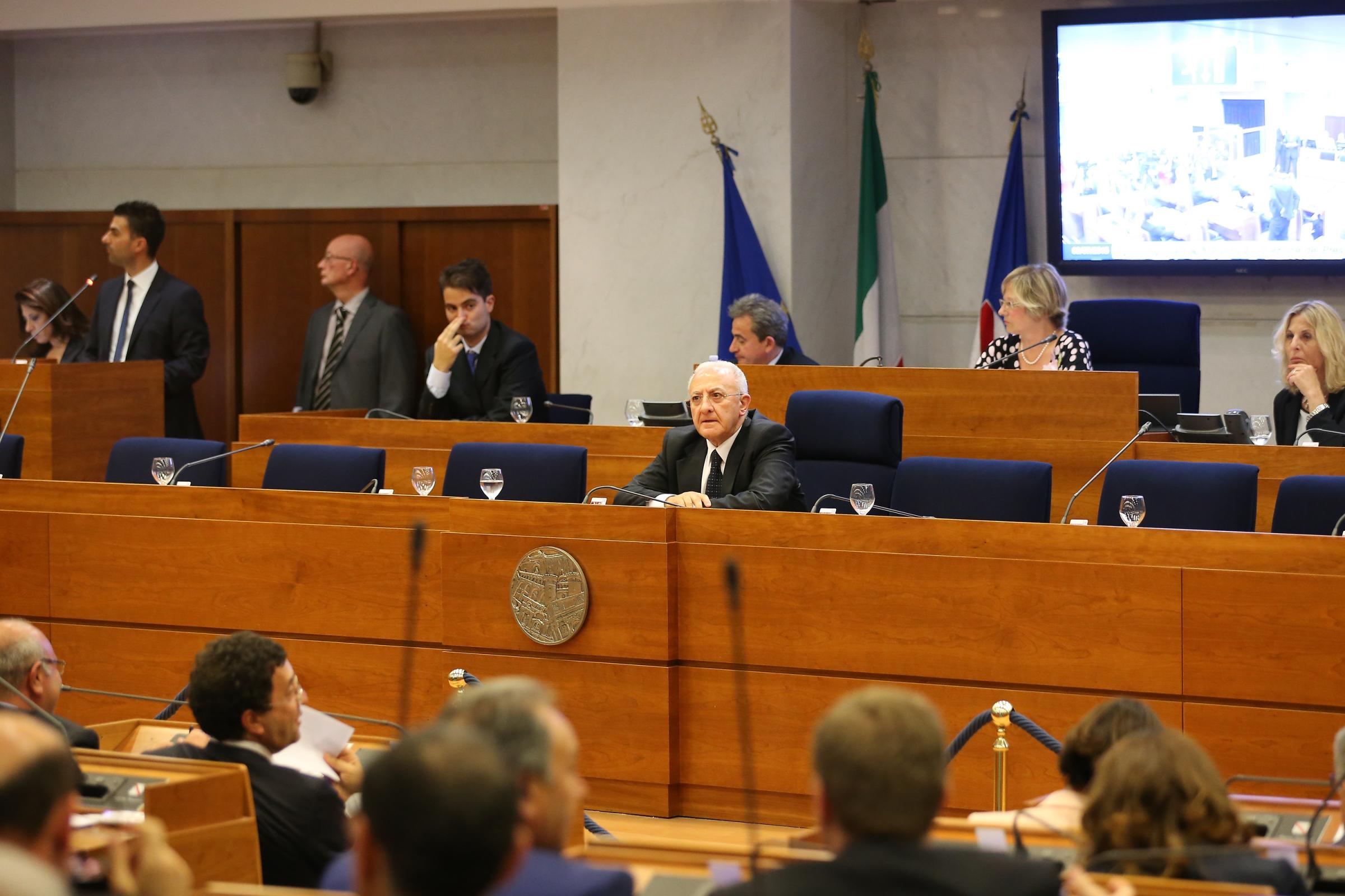 Regione Campania, fiducia a De Luca: ok Consiglio a manovra e bilancio