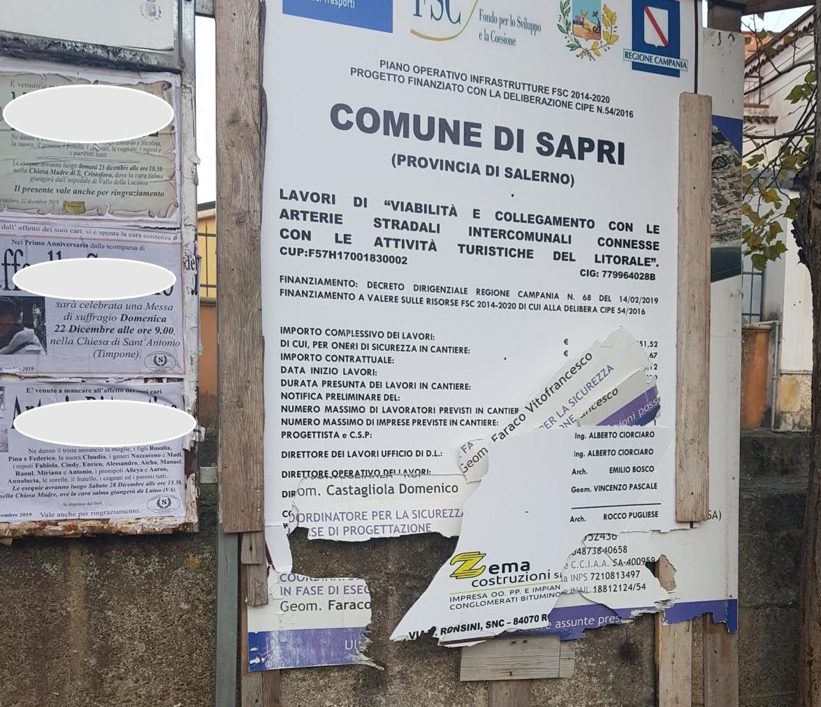 Sapri, danni al cartello dei lavori di piazza Plebiscito: polemiche tra sindaco e opposizione