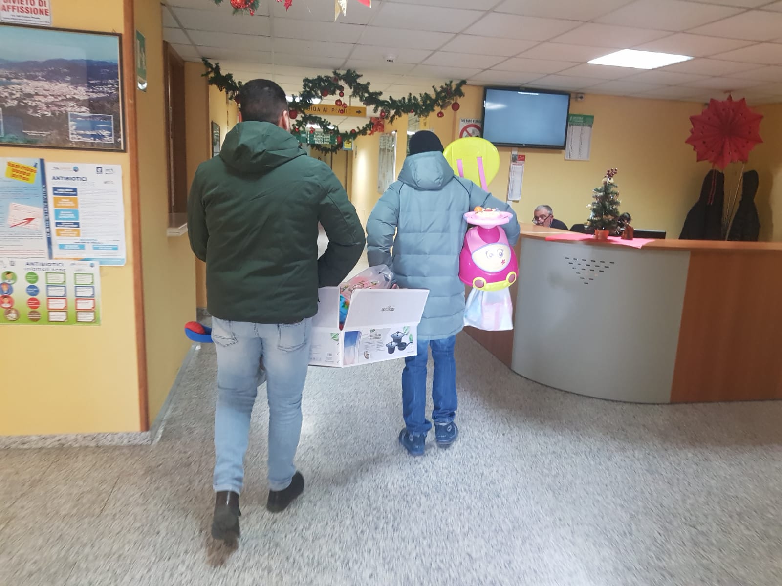 Befana in corsia negli ospedali di Vallo della Lucania e Sapri