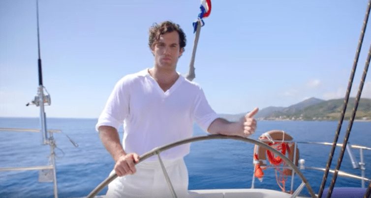 Acciaroli ispira l’acqua al rosmarino nello spot con l’attore Henry Cavill