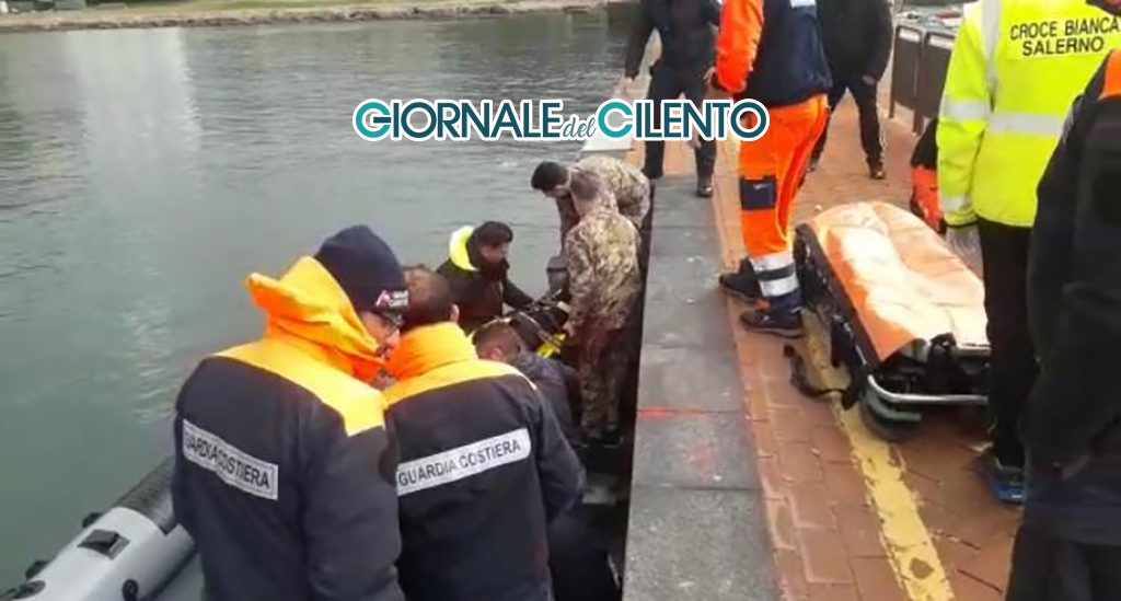 Cilento, donna in mare: nessuno conosce il nome. Carabinieri in ospedale