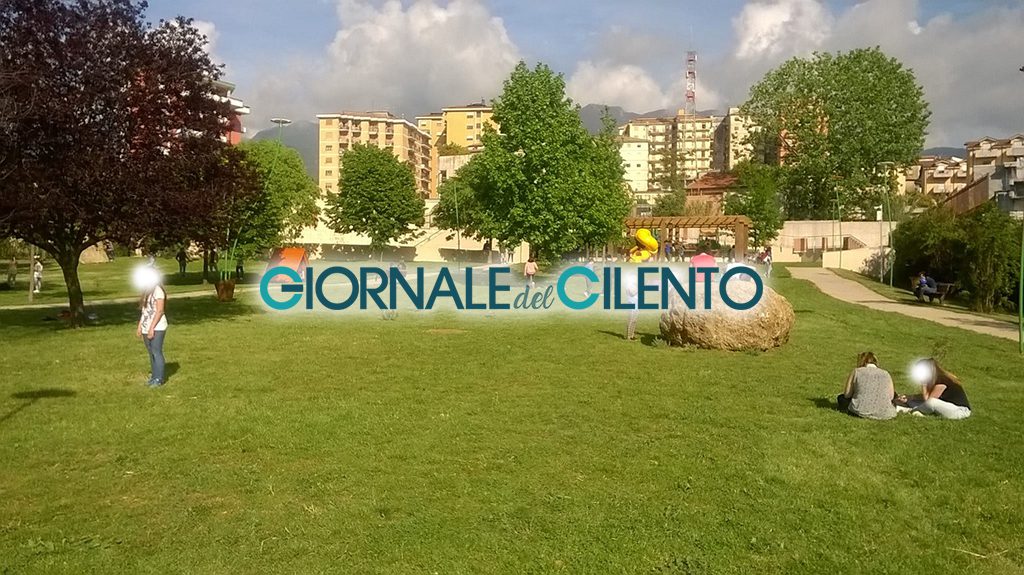 Vallo della Lucania, vandali distruggono parco: Comune lo chiude
