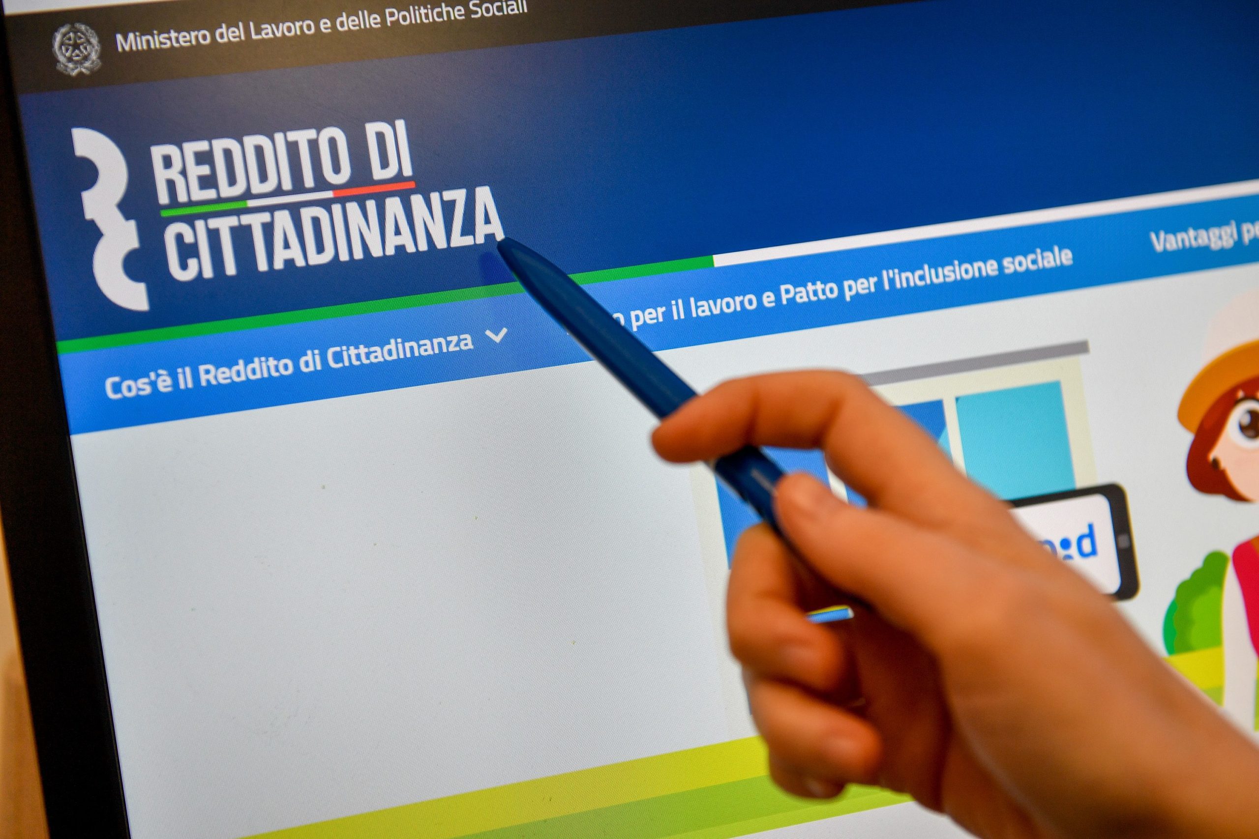 Reddito di cittadinanza, sventata truffa: tre denunce