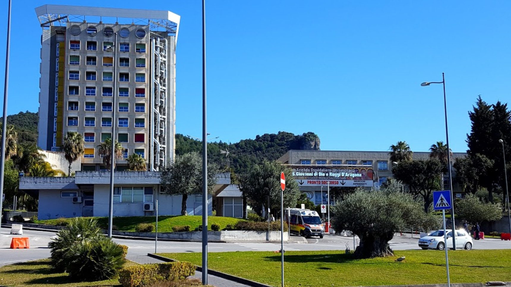 Coronavirus: donazione anonima da 50mila euro per ospedale Salerno
