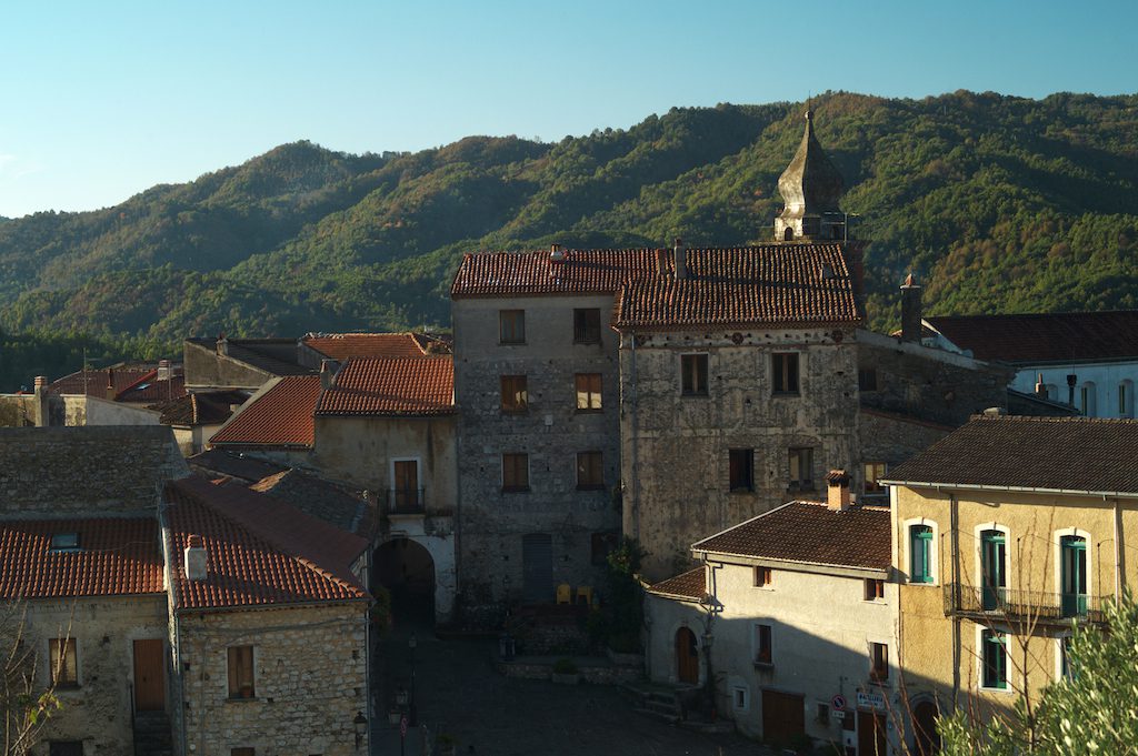 Morigerati: tra vie istmiche, monaci basiliani e rito greco ortodosso