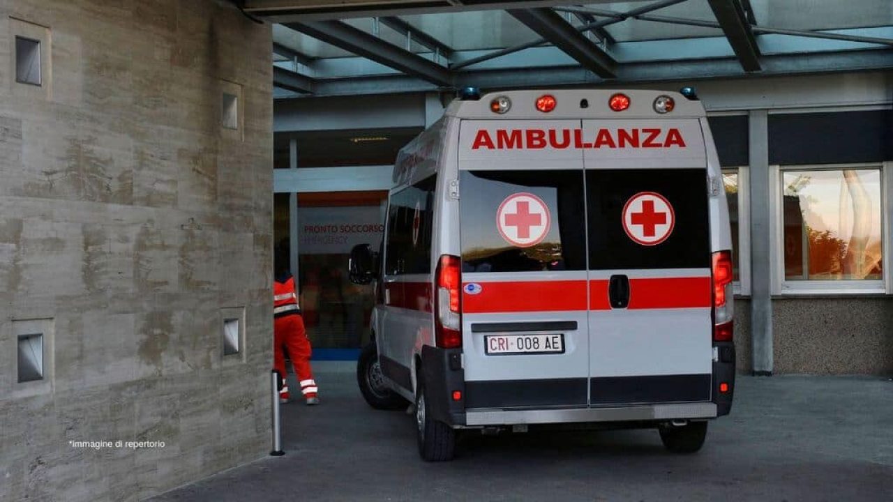 Cilento, schianto tra auto e furgone: professore in ospedale