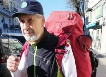 Elio Brusamento, sta percorrendo l’Italia a piedi, domani l’arrivo nel Cilento