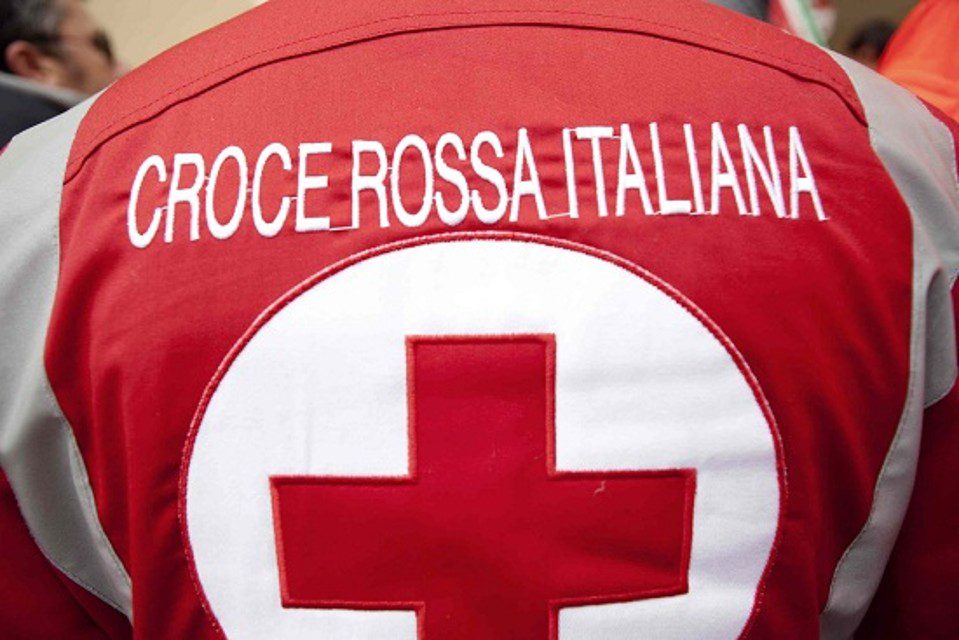 Tende della Croce Rossa per assistere gli ospedali di provincia, compreso Sapri