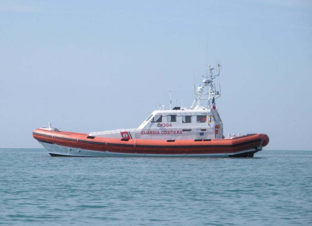 Pesca illegale di bianchetto, sanzionato  motopesca a Sapri: ipotesi di violenza e resistenza a pubblico ufficiale