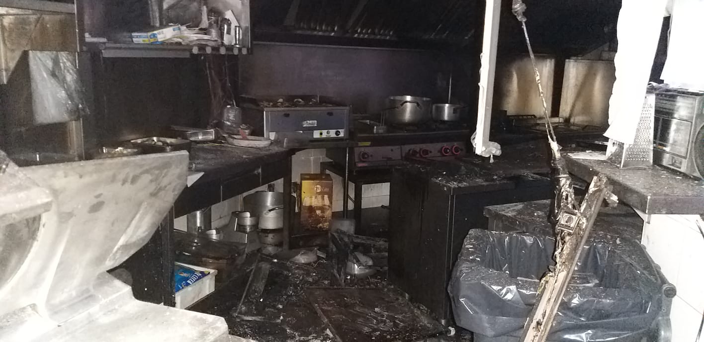 Fiamme al ristorante nella notte di San Valentino: clienti in strada