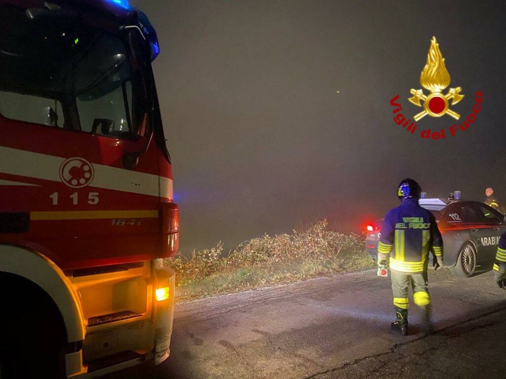 Auto giù nel dirupo: schianto mortale nella notte