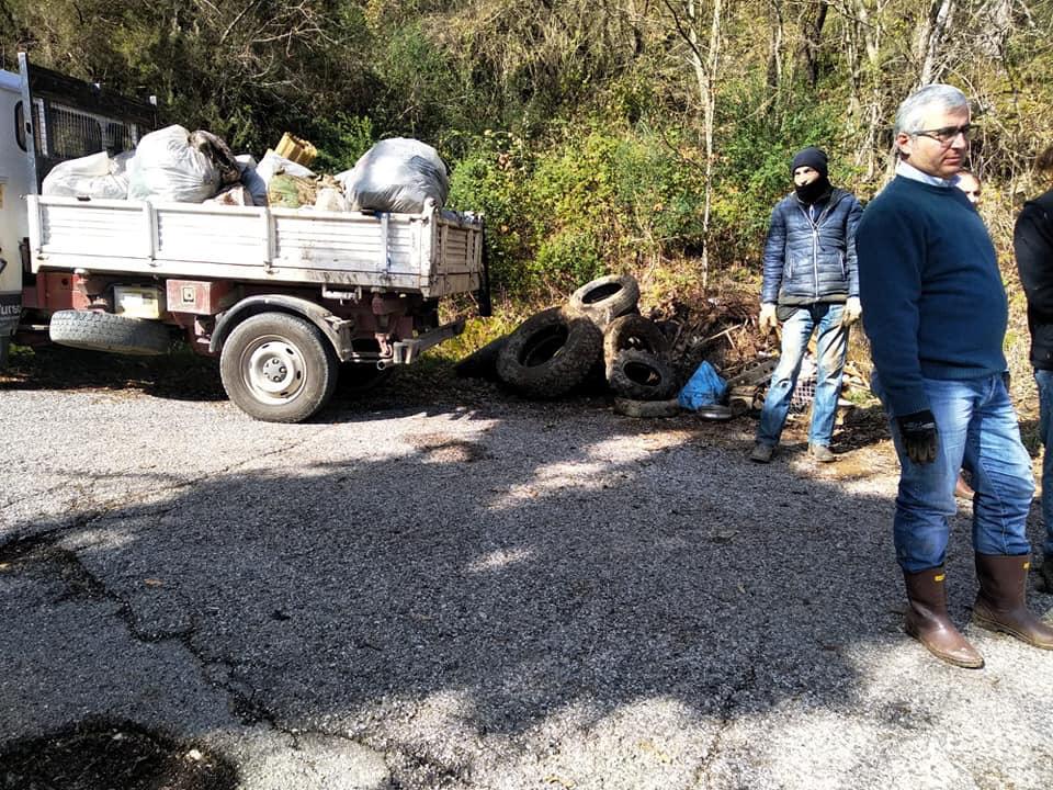 Bonifica ambientale a Castel San Lorenzo: rimossi cumuli di rifiuti