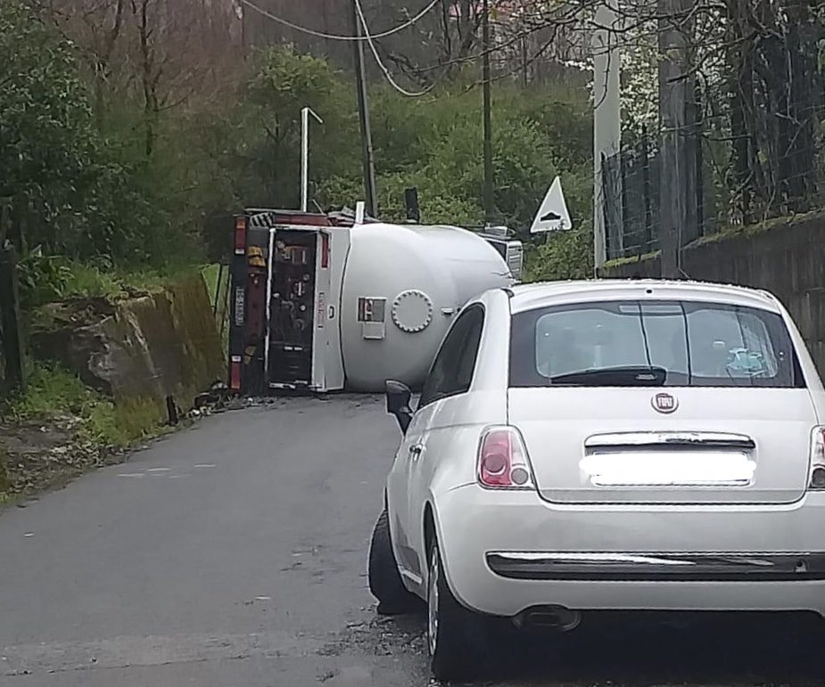 Paura a Celle di Bulgheria: incidente autocisterna con 3 mila litri gas