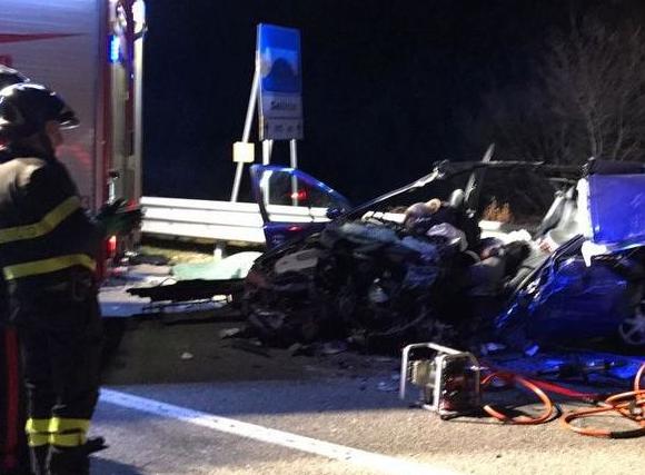 Morirono schiacciati da camion ad Atena Lucana, autopsia: conducente auto era ubriaco